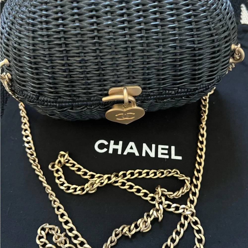 CHANEL Heart Lock Wicker Bag Cruise 2004/2005 ♥️ - Picture 4 of 16